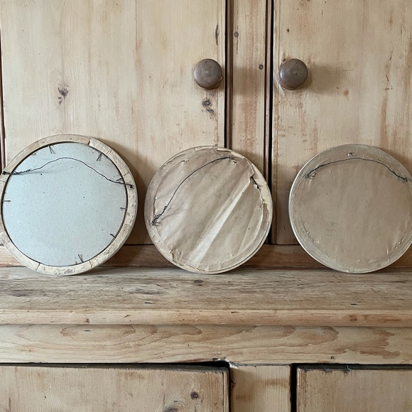 Trio of 1800s Circular Frames Floral Prints - Picture 4 of 5